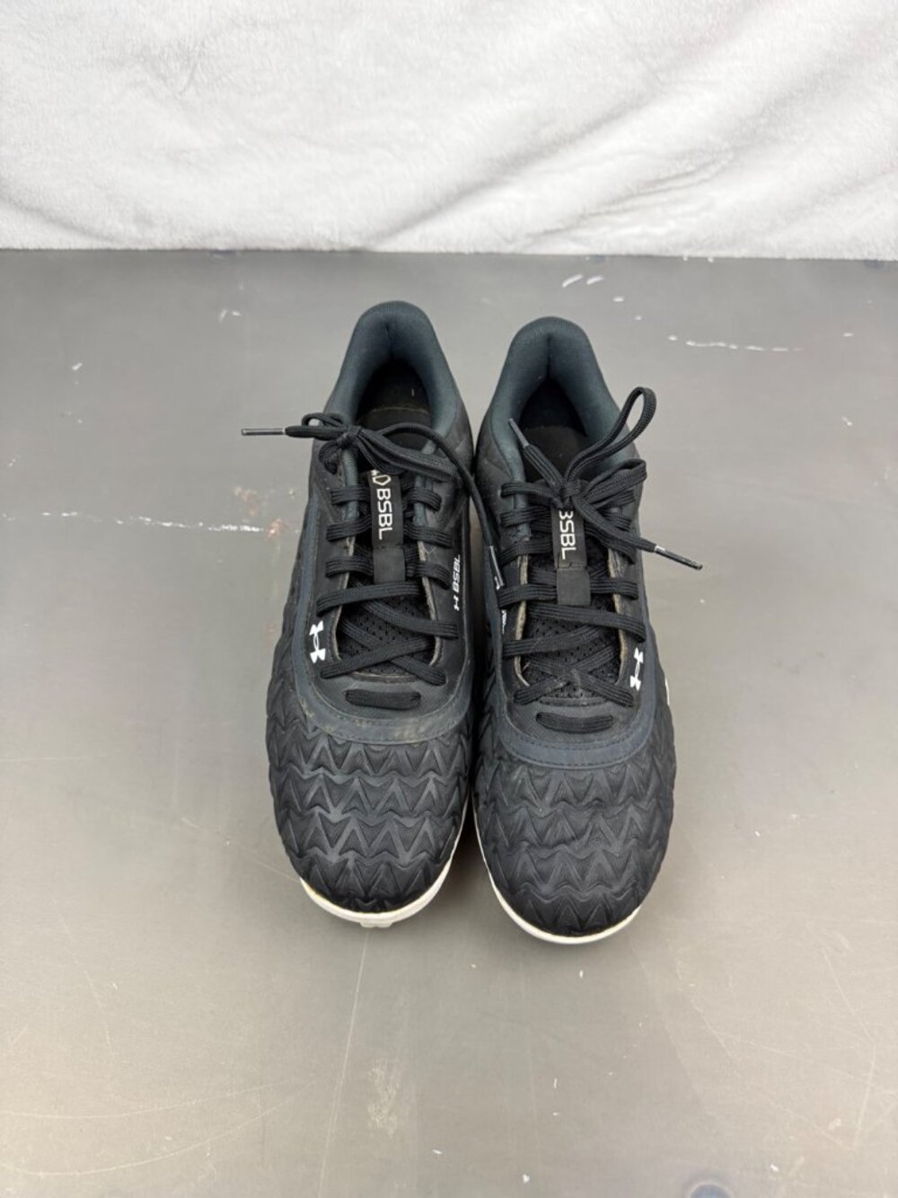 Under Armour Mens Black Baseball Cleats Size 9.5 Molded Spikes Durable Athletic